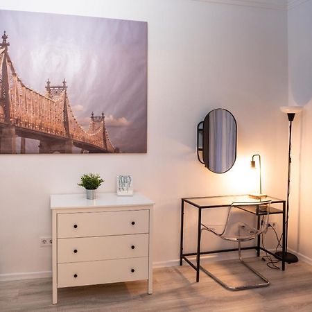 Perfect Location,Newly Decorated Modern, Large Place 60 M2, Really Quiet So You Can Have A Good Night Sleep, Ac, Netflix, Smart Tv, High-Speed Internet, World Famous New York Cafe Only 10 Minutes Walk Будапеща Екстериор снимка