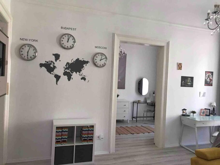 Perfect Location,Newly Decorated Modern, Large Place 60 M2, Really Quiet So You Can Have A Good Night Sleep, Ac, Netflix, Smart Tv, High-Speed Internet, World Famous New York Cafe Only 10 Minutes Walk Будапеща Екстериор снимка