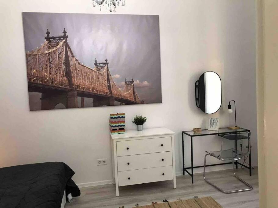 Perfect Location,Newly Decorated Modern, Large Place 60 M2, Really Quiet So You Can Have A Good Night Sleep, Ac, Netflix, Smart Tv, High-Speed Internet, World Famous New York Cafe Only 10 Minutes Walk Будапеща Екстериор снимка