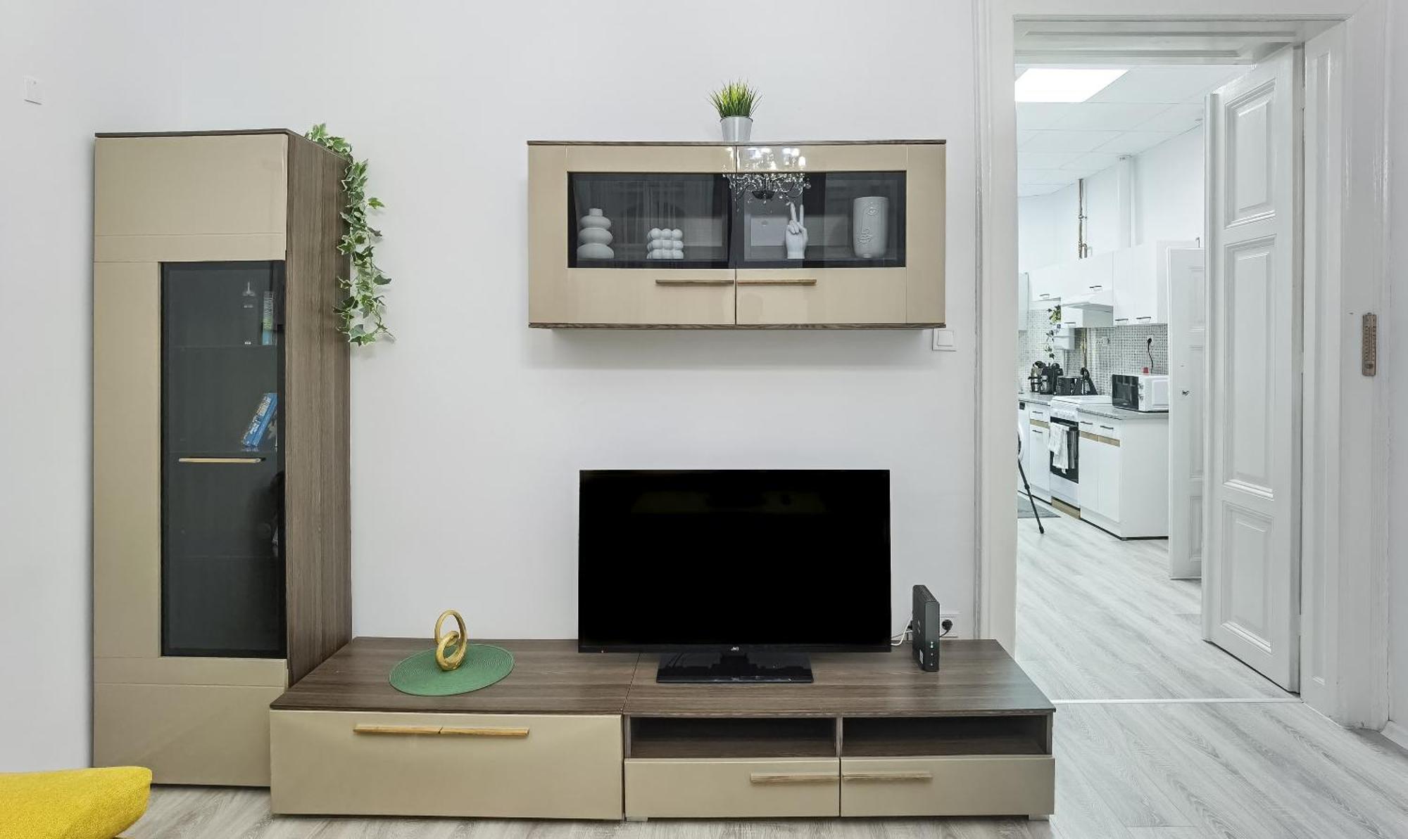 Perfect Location,Newly Decorated Modern, Large Place 60 M2, Really Quiet So You Can Have A Good Night Sleep, Ac, Netflix, Smart Tv, High-Speed Internet, World Famous New York Cafe Only 10 Minutes Walk Будапеща Екстериор снимка