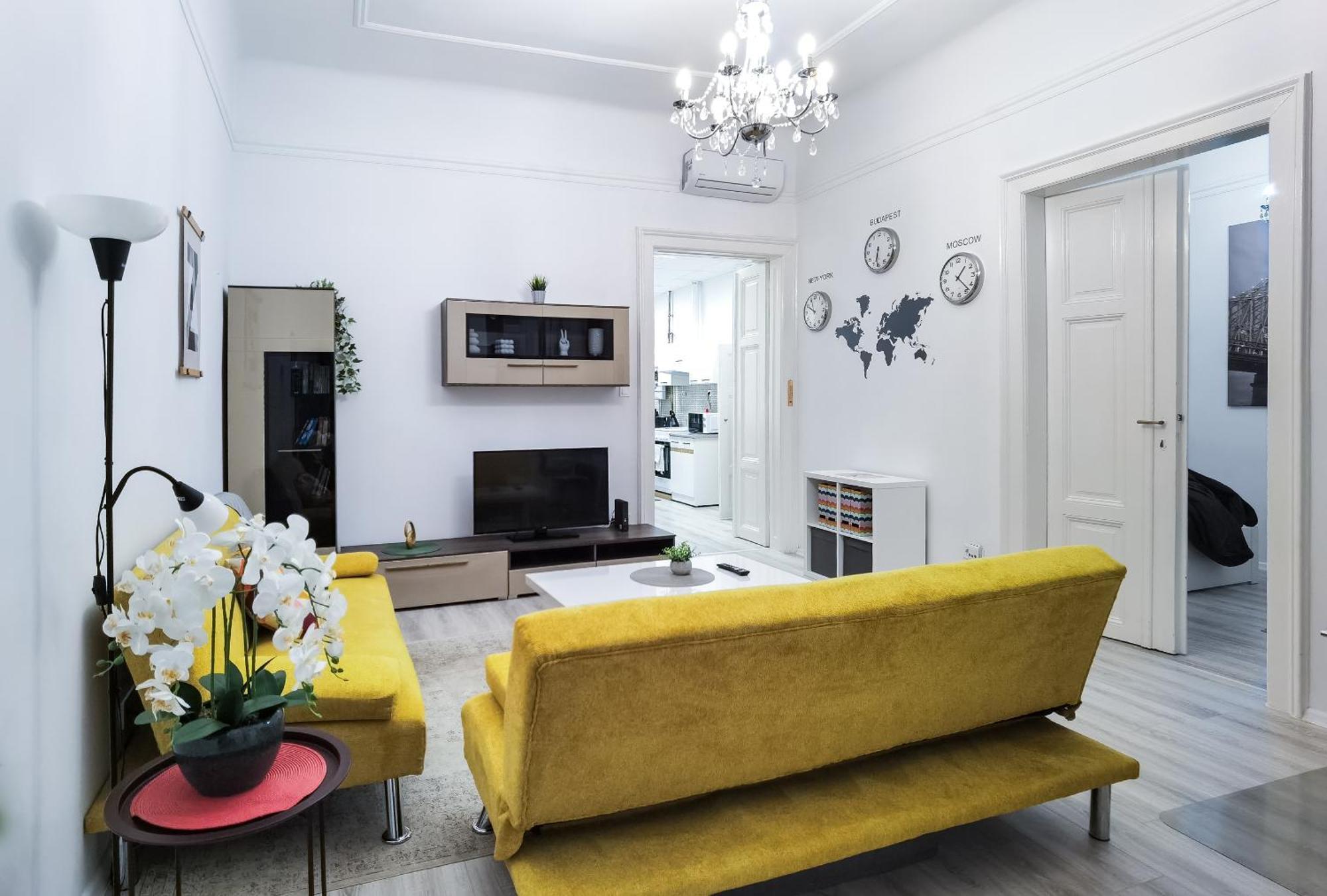 Perfect Location,Newly Decorated Modern, Large Place 60 M2, Really Quiet So You Can Have A Good Night Sleep, Ac, Netflix, Smart Tv, High-Speed Internet, World Famous New York Cafe Only 10 Minutes Walk Будапеща Екстериор снимка