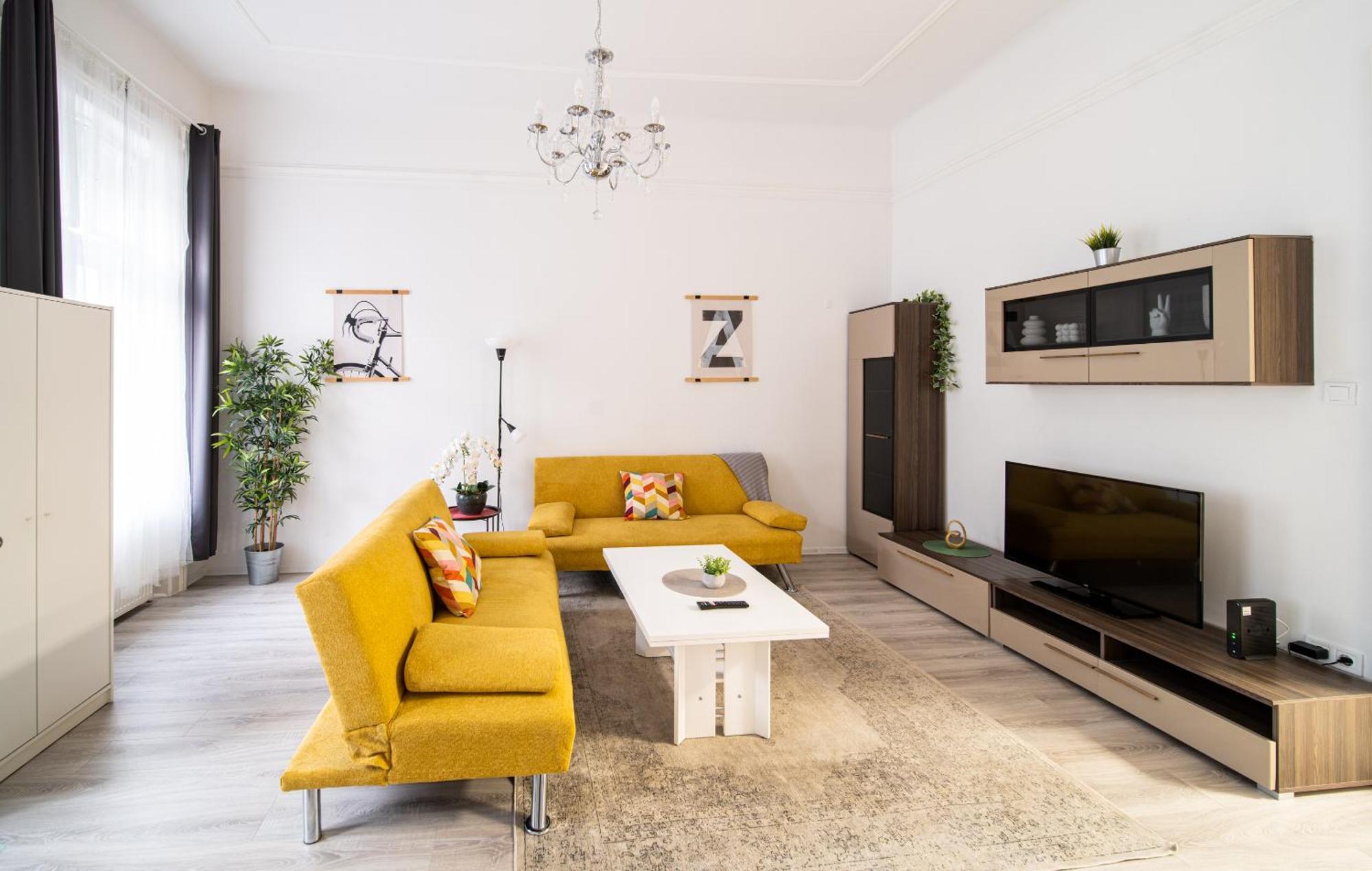 Perfect Location,Newly Decorated Modern, Large Place 60 M2, Really Quiet So You Can Have A Good Night Sleep, Ac, Netflix, Smart Tv, High-Speed Internet, World Famous New York Cafe Only 10 Minutes Walk Будапеща Екстериор снимка