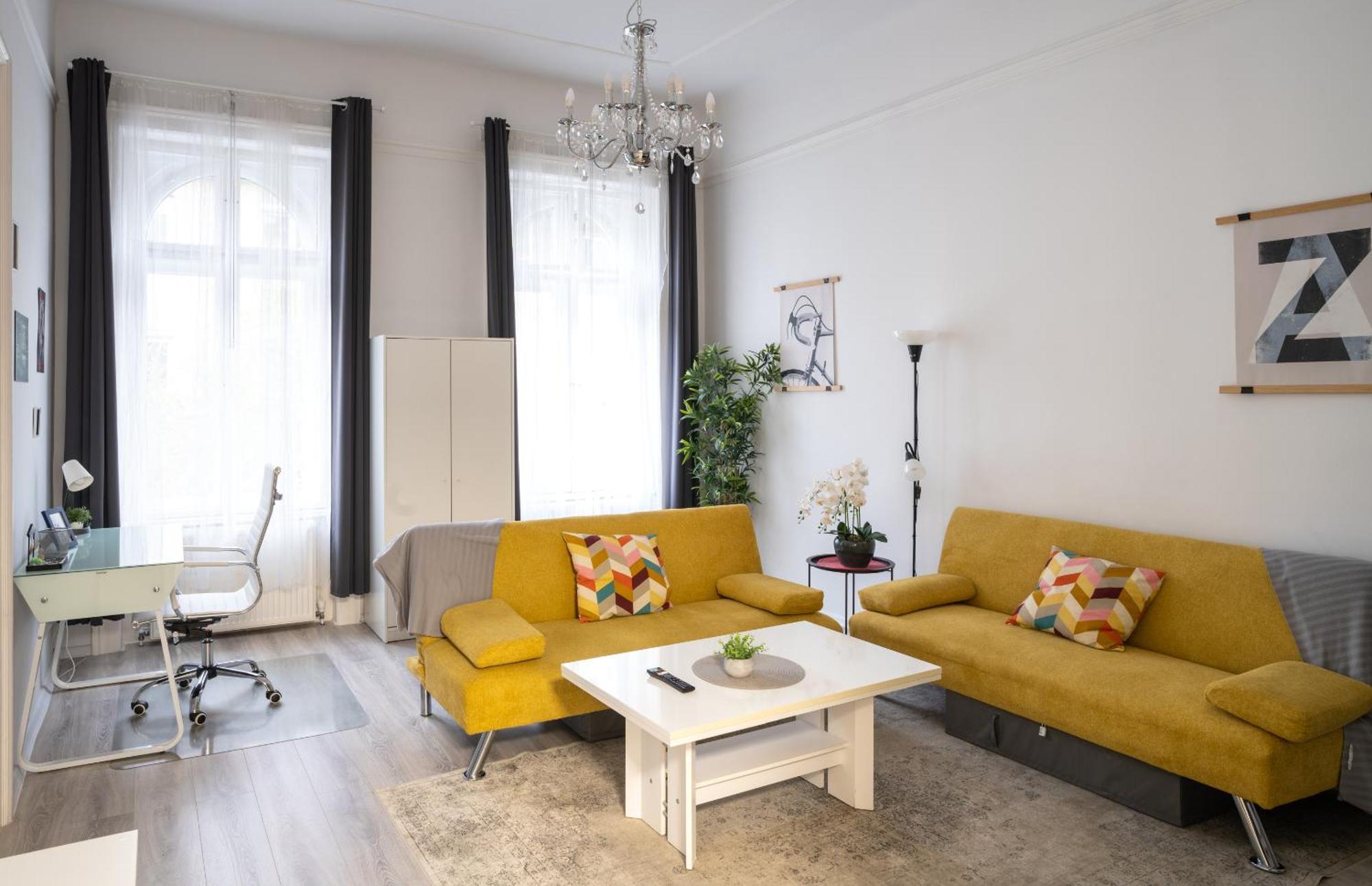 Perfect Location,Newly Decorated Modern, Large Place 60 M2, Really Quiet So You Can Have A Good Night Sleep, Ac, Netflix, Smart Tv, High-Speed Internet, World Famous New York Cafe Only 10 Minutes Walk Будапеща Екстериор снимка