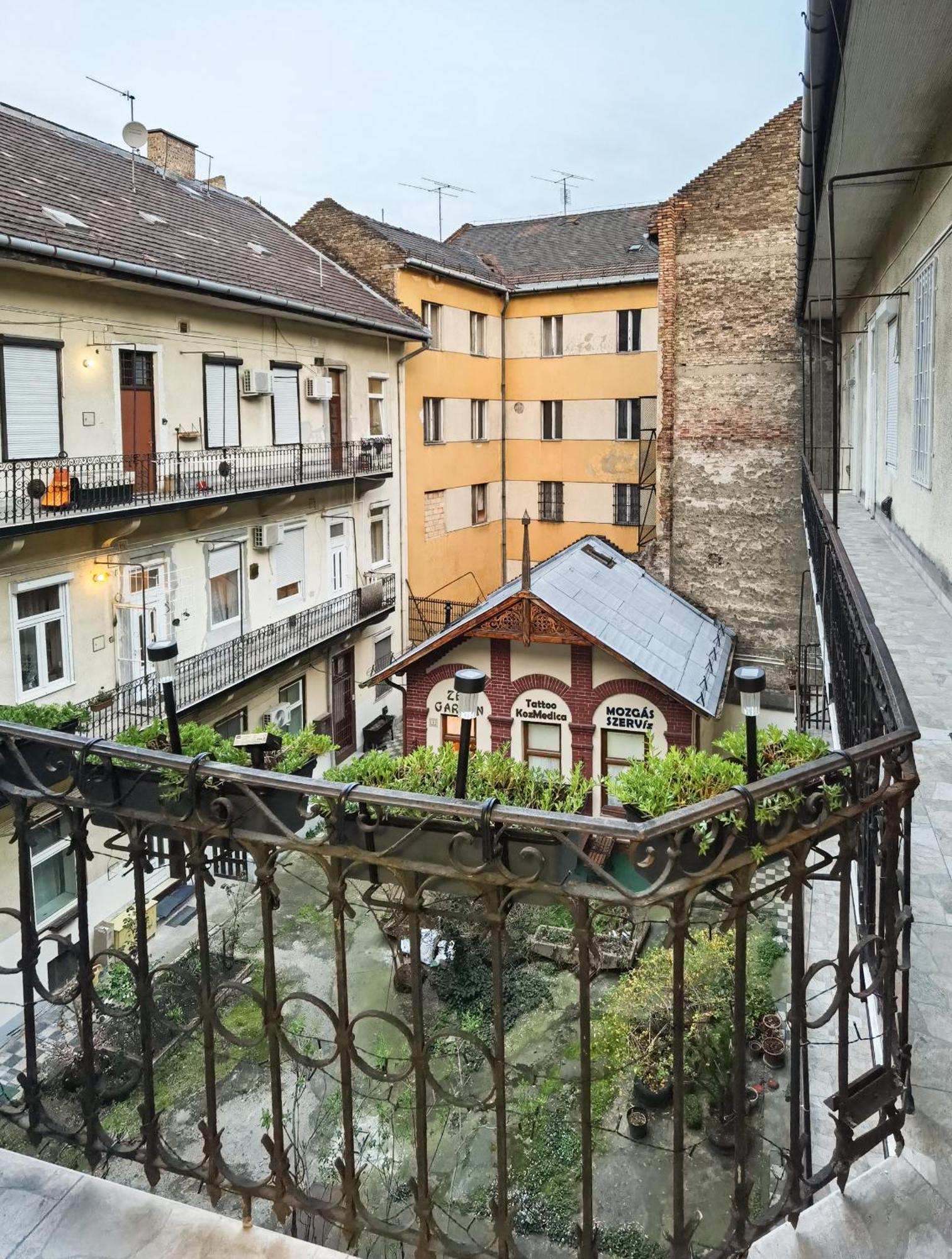 Perfect Location,Newly Decorated Modern, Large Place 60 M2, Really Quiet So You Can Have A Good Night Sleep, Ac, Netflix, Smart Tv, High-Speed Internet, World Famous New York Cafe Only 10 Minutes Walk Будапеща Екстериор снимка