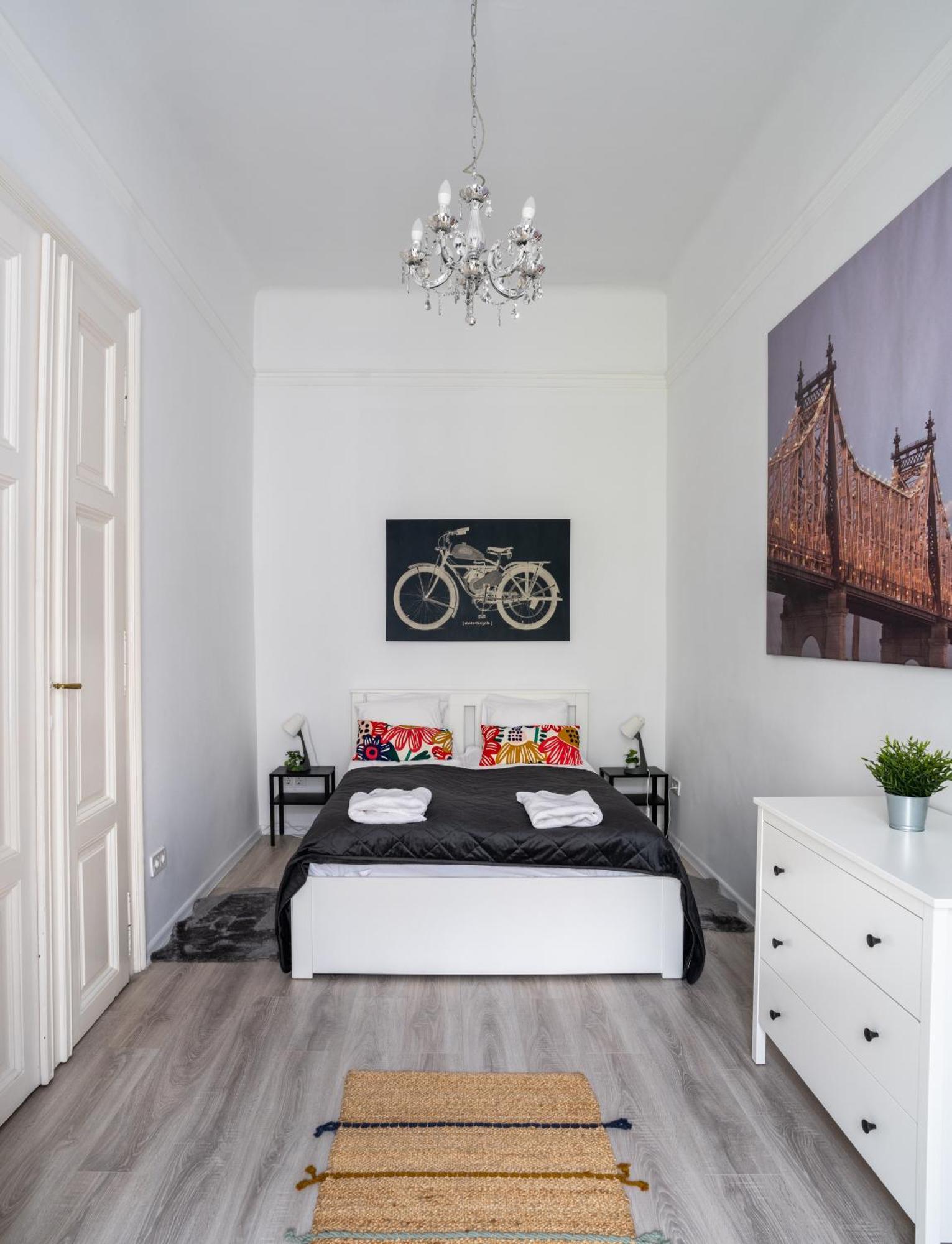 Perfect Location,Newly Decorated Modern, Large Place 60 M2, Really Quiet So You Can Have A Good Night Sleep, Ac, Netflix, Smart Tv, High-Speed Internet, World Famous New York Cafe Only 10 Minutes Walk Будапеща Екстериор снимка